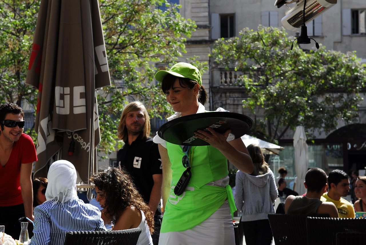 韓國電影中的售樓小姐，職業(yè)魅力與文化映像探究