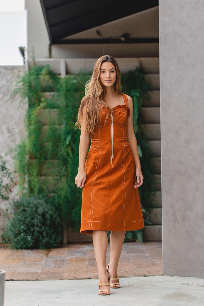 最新款連衣裙時(shí)尚視覺盛宴，魅力圖片集全呈現(xiàn)