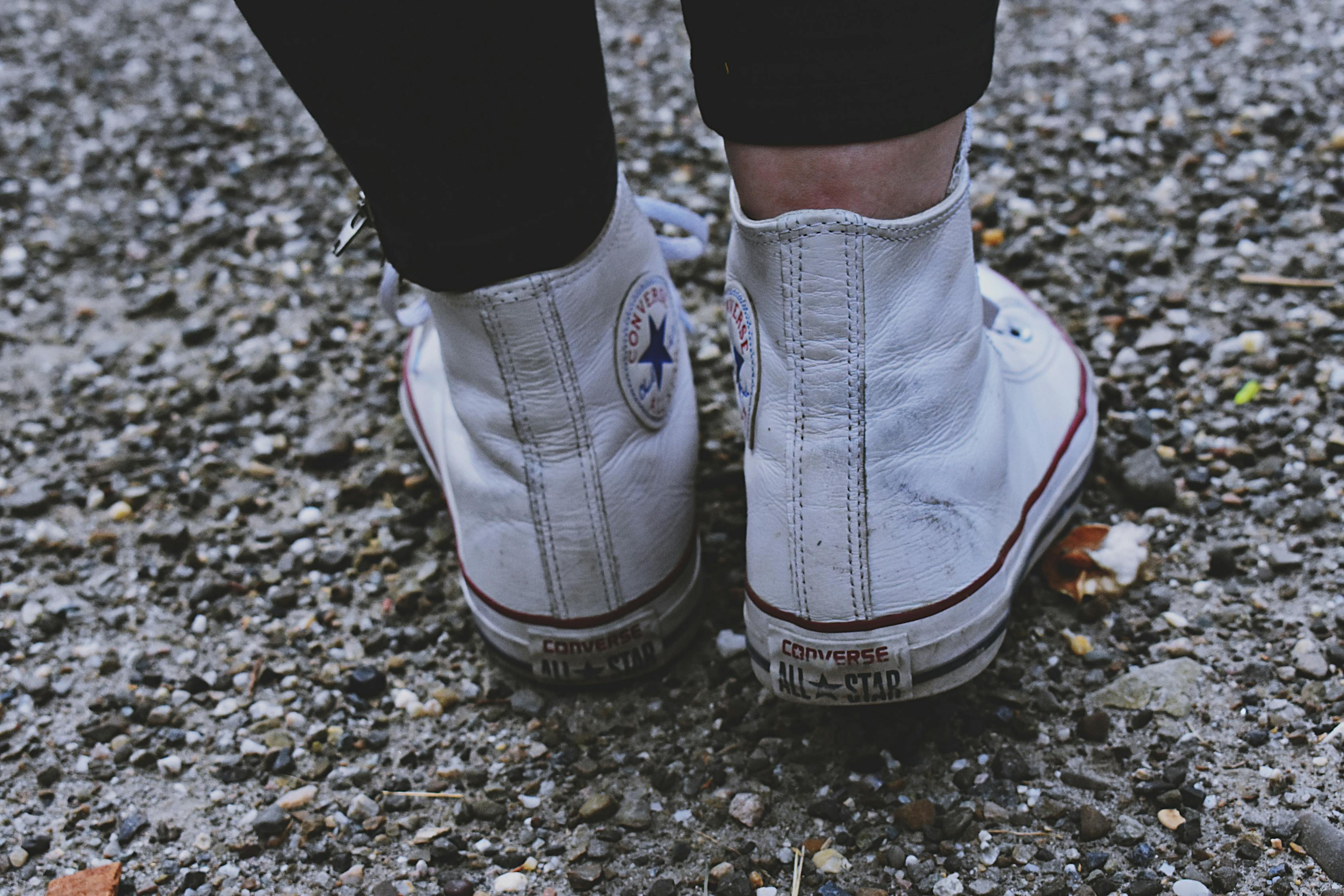 明星鞋被脫背后的故事與爭議揭秘