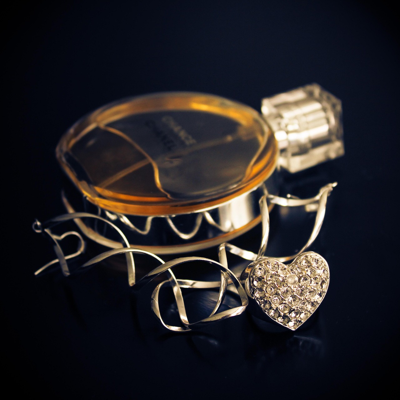 金首飾今日價(jià)格深度解析，金價(jià)波動(dòng)因素與每克價(jià)格探討