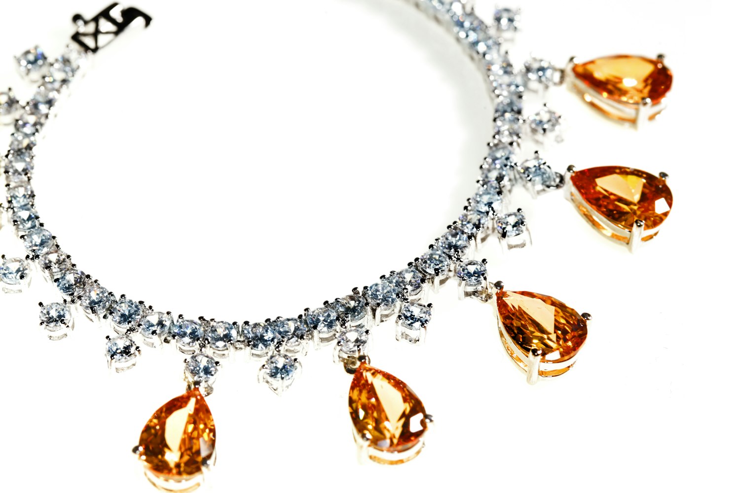 藍珀行情分析，市場走勢與收藏價值探討